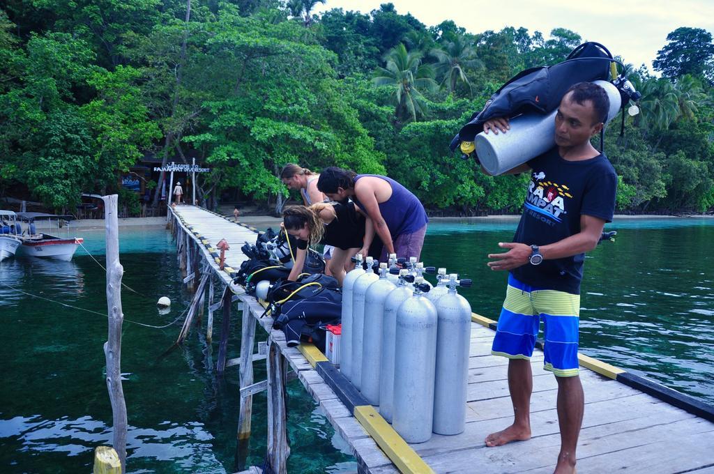 Raja Ampat Dive Resort Tapokreng Exteriör bild