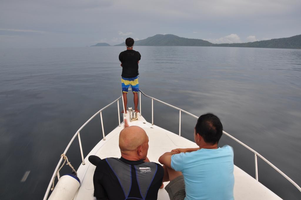 Raja Ampat Dive Resort Tapokreng Exteriör bild