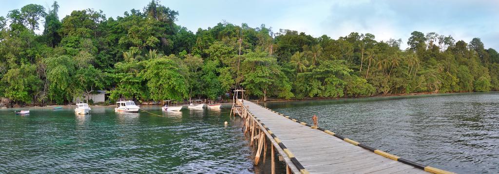 Raja Ampat Dive Resort Tapokreng Exteriör bild