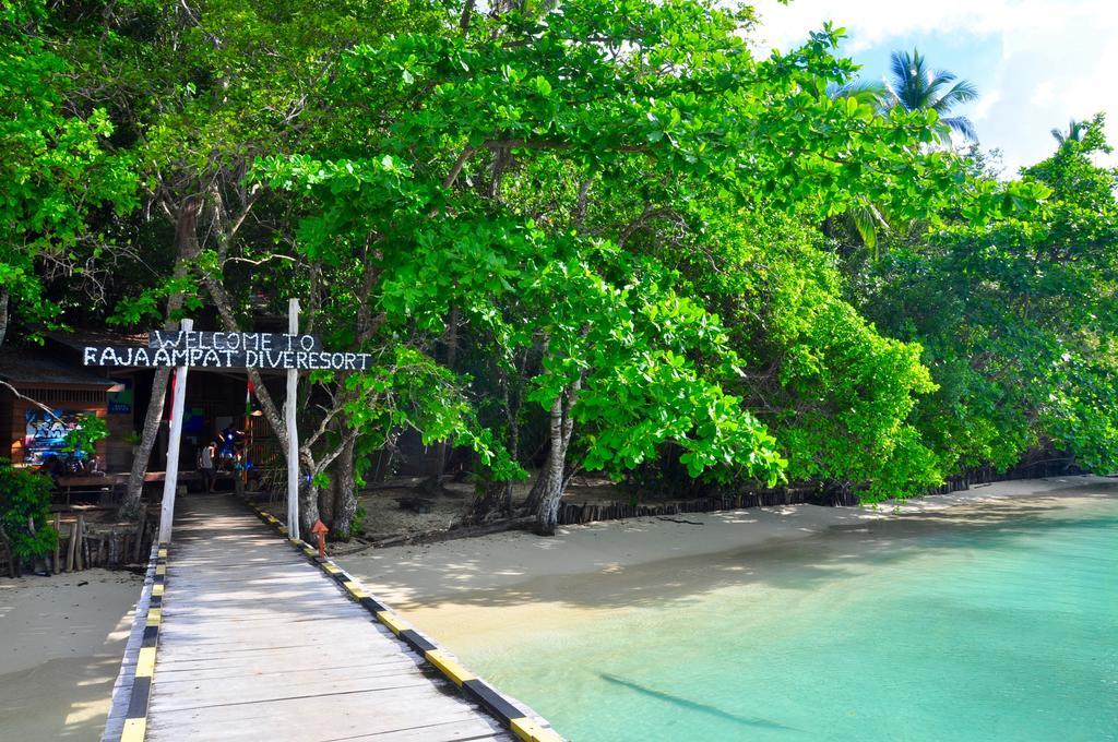 Raja Ampat Dive Resort Tapokreng Exteriör bild