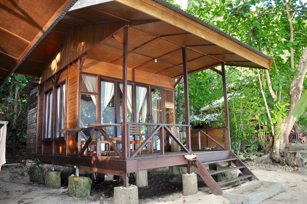 Raja Ampat Dive Resort Tapokreng Exteriör bild