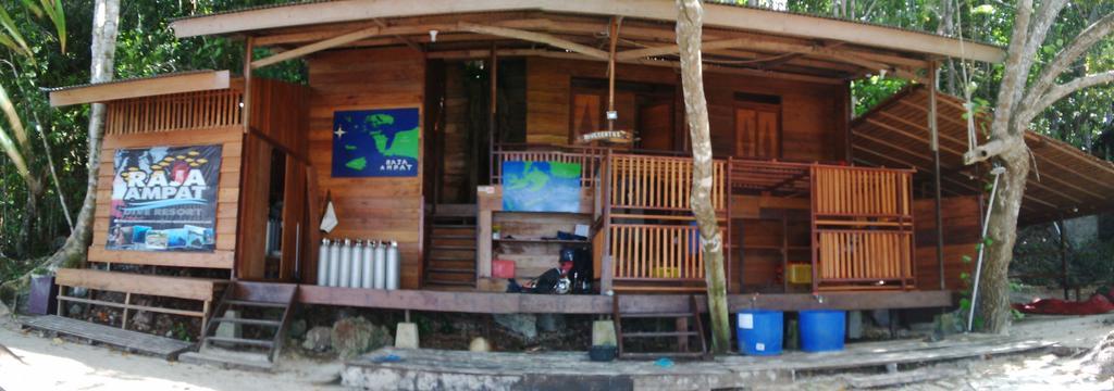 Raja Ampat Dive Resort Tapokreng Exteriör bild