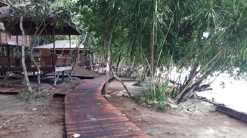 Raja Ampat Dive Resort Tapokreng Exteriör bild