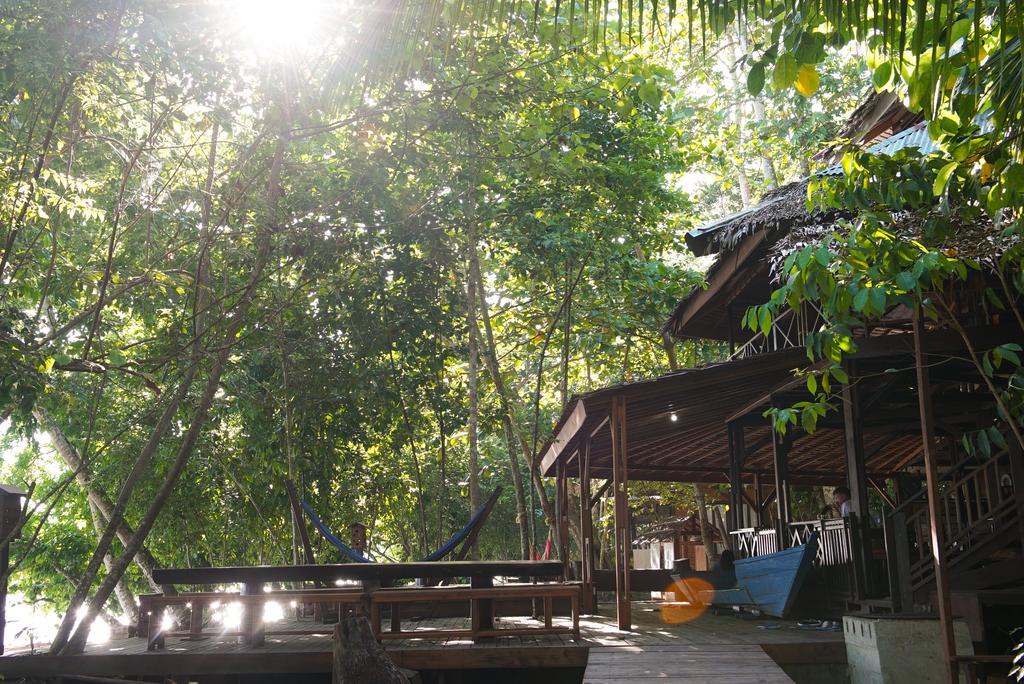 Raja Ampat Dive Resort Tapokreng Exteriör bild