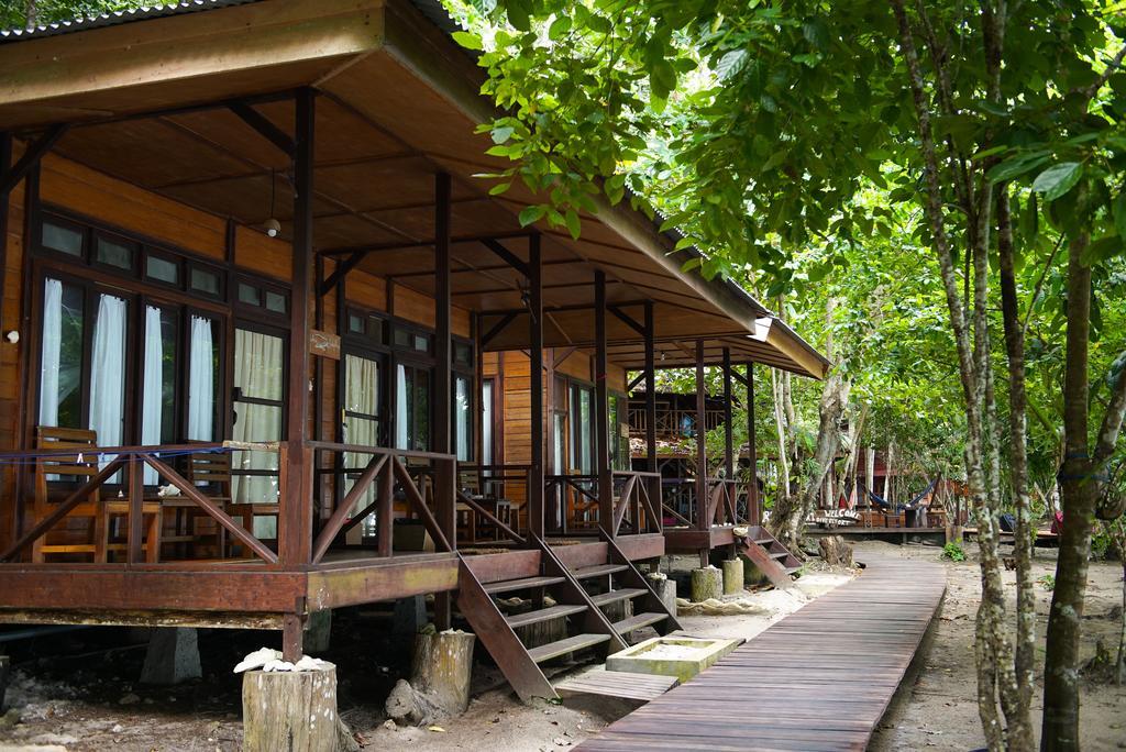 Raja Ampat Dive Resort Tapokreng Exteriör bild