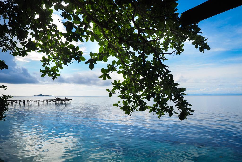 Raja Ampat Dive Resort Tapokreng Exteriör bild