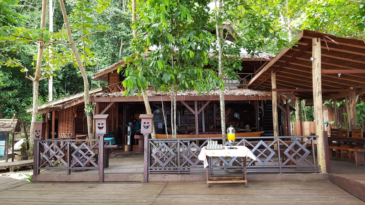 Raja Ampat Dive Resort Tapokreng Exteriör bild